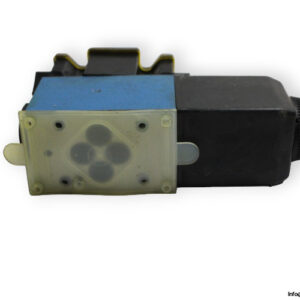 vickers-dg4v-3s-2a-m-fw-h5-60-solenoid-operated-directional-valve-3