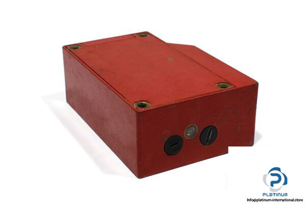 leuze-rk-85_4-800-energetic-diffuse-sensor-2