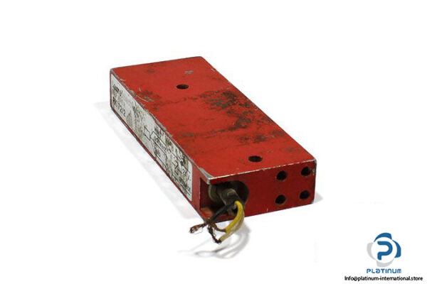 leuze-RK-72_2-unpolarized-retro-reflective-photoelectric-sensor