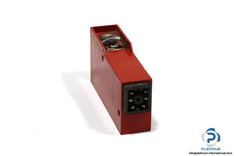 leuze-FRK92_4-300S-diffuse-sensor-with-background-suppression