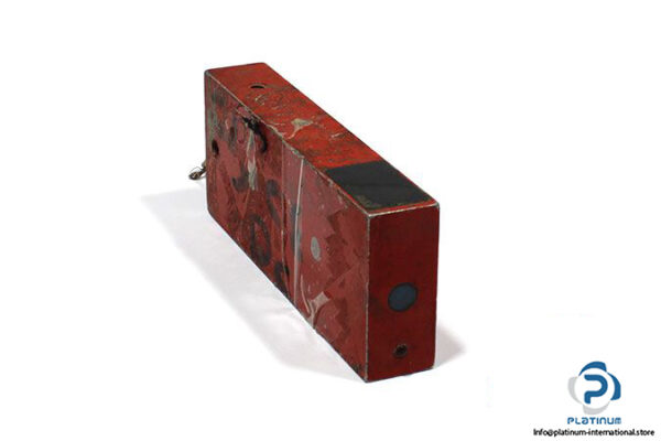 leuze-rk-72_2-unpolarized-retro-reflective-photoelectric-sensor-2