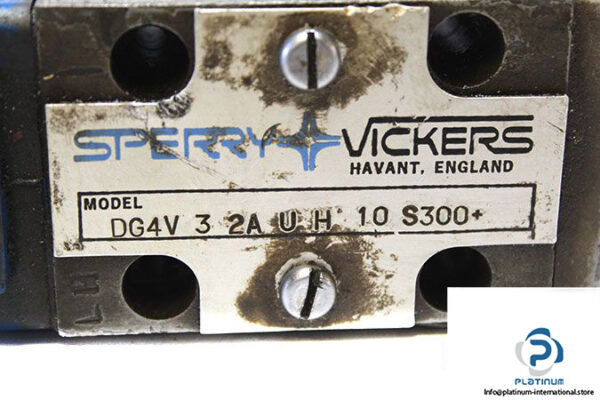 vickers-dg4v-3-2a-u-h-10-s300-solenoid-operated-directional-valve-1