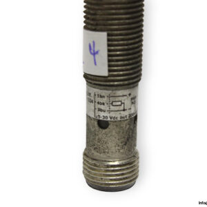 md-am1_ap-1h-inductive-proximity-sensor-used-2