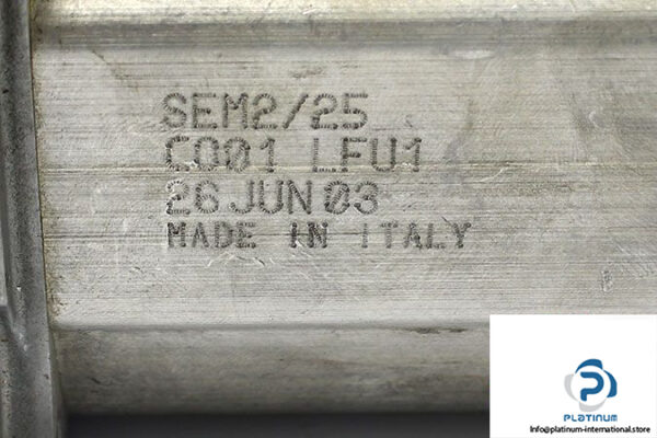sauer-sundstrand-sem2_25-co01-lfu1-gear-motor-1