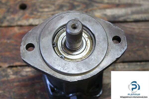 vickers-pfb5-uy-22-fixed-displacement-piston-pump-2