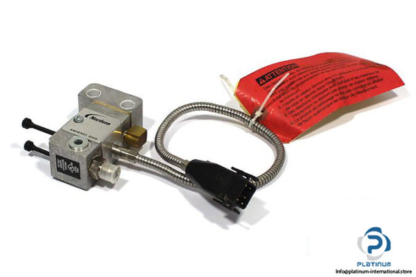 nordson-274702-hot-melt-applicator-1