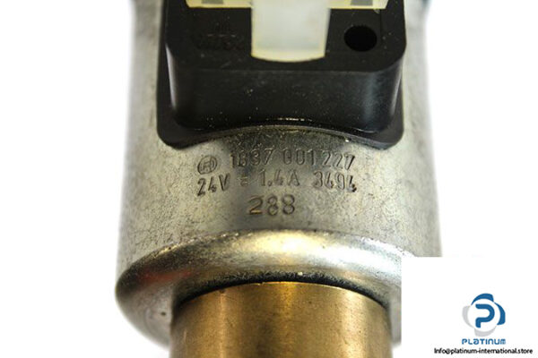 bosch-0-810-091-612-directional-control-valve-2