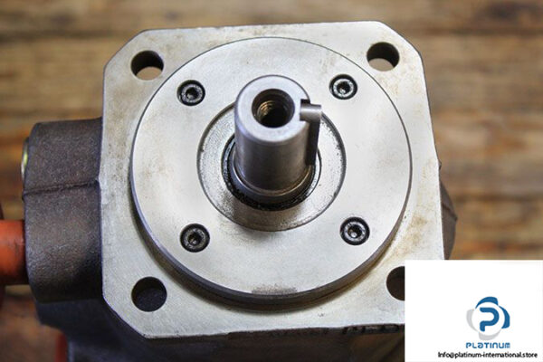 parker-pv020r9k1j3n001-axial-piston-variable-pump-used-2