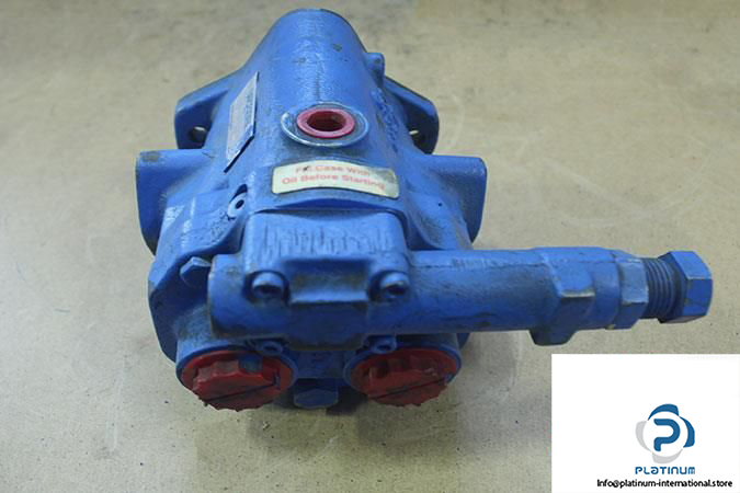 vickers-pvb5-rsy-40-cm-12-variable-displacement-piston-pump4_675x450