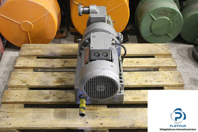 rietschle-vac-100-01-rotary-vane-vacuum-pump-3