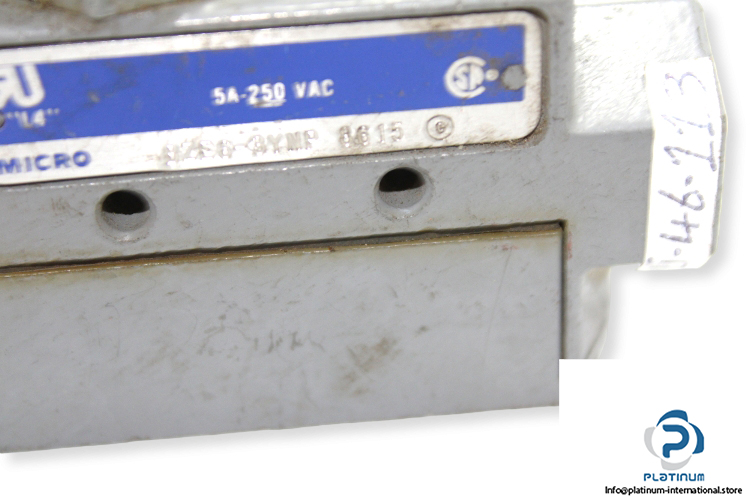 micro-bze6-3ynp-8615-limit-switch-1-2