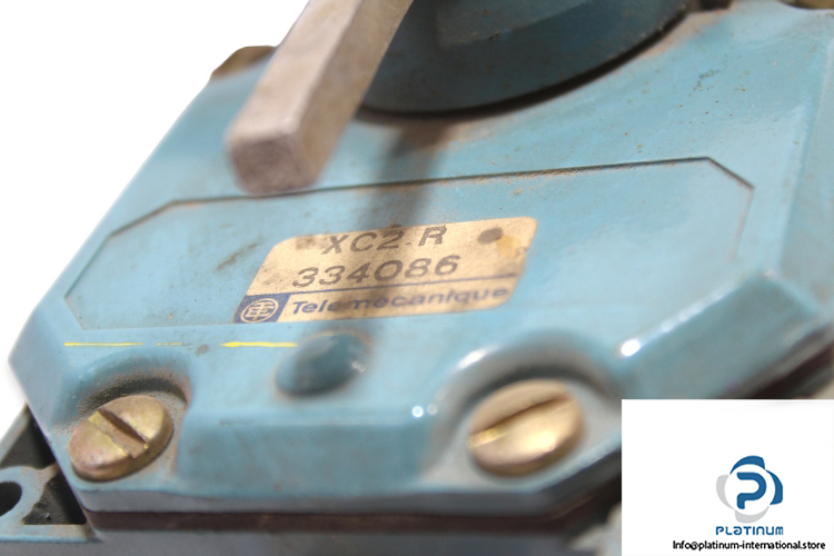 telemecanique-xc2-r-limit-switch-2