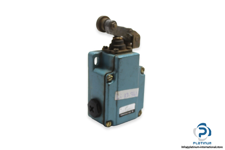 telemecanique-xc1_ac158-limit-switch-used-1