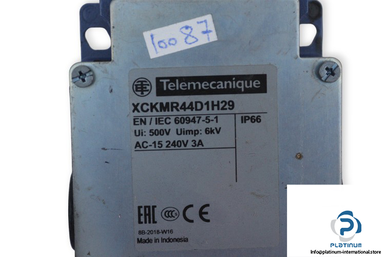 telemecanique-XCKMR44D1H29-limit-switch-(New)-1