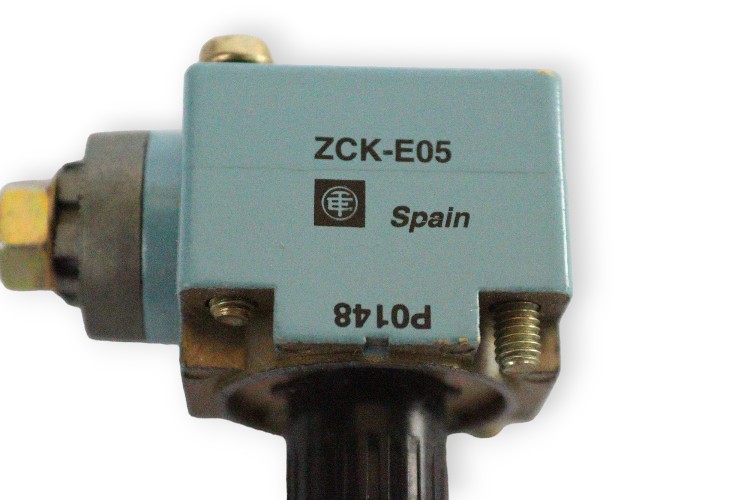 telemecanique-ZCK-E05-limit-switch-head-(new)-1