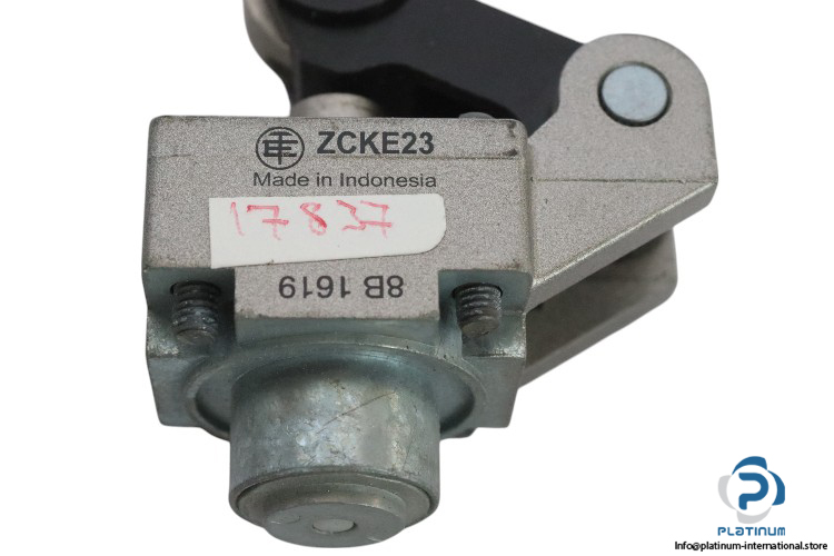telemecanique-ZCKE23-limit-switch-head-(new)-1