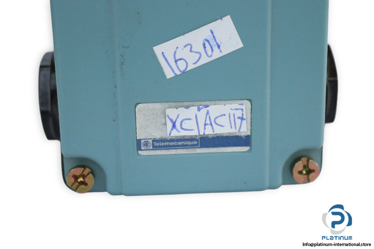 telemecanique-XC1AC117-limit-switch-(New)-2