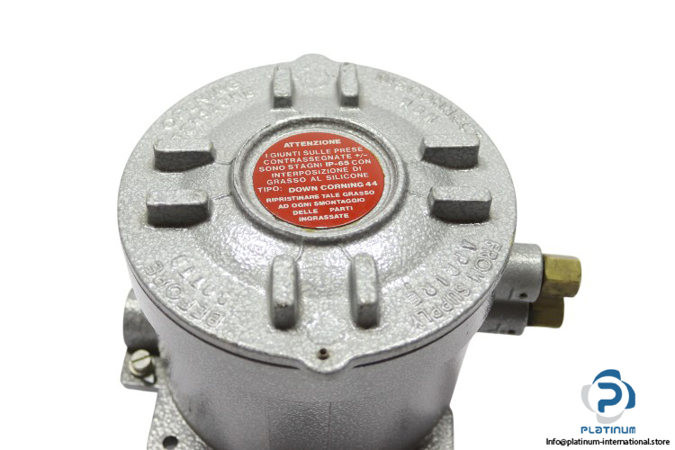 dwyer-1823-10-differential-pressure-switch-(New)-2
