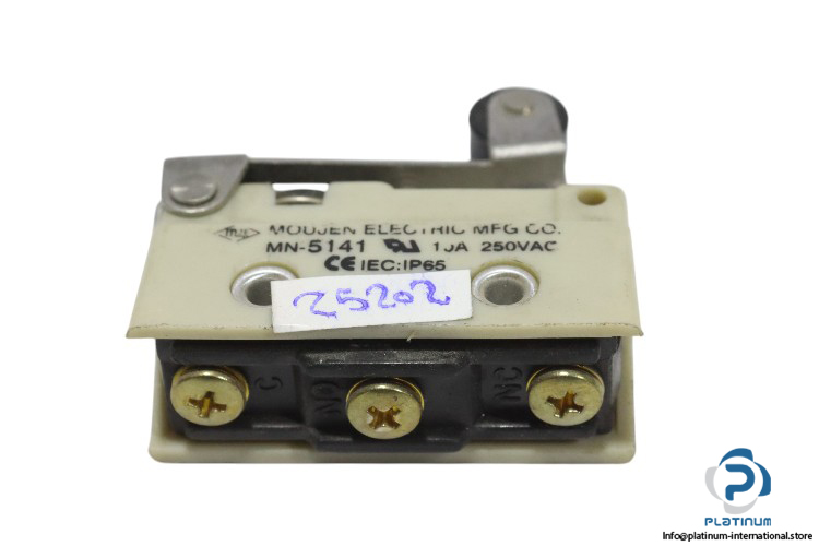 moujen-MN-5141-micro-switch(used)-1