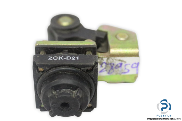 telemecanique-ZCK-D21-limit-switch-head(used)-1