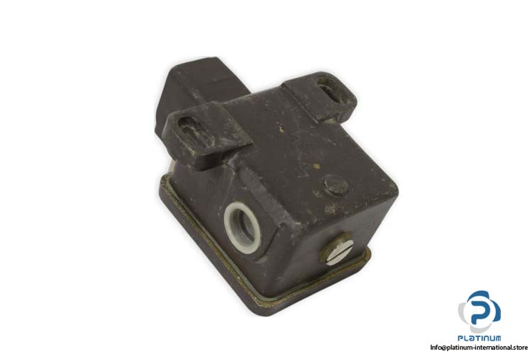 schmersal-T2R-442-11X-limit-switch-(used)-1