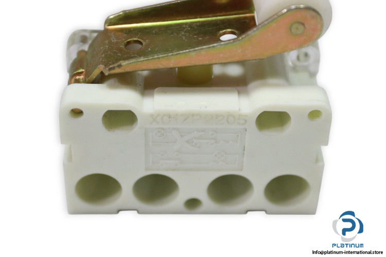 telemecanique-XC1ZP2205-limit-switch-contact-new-1