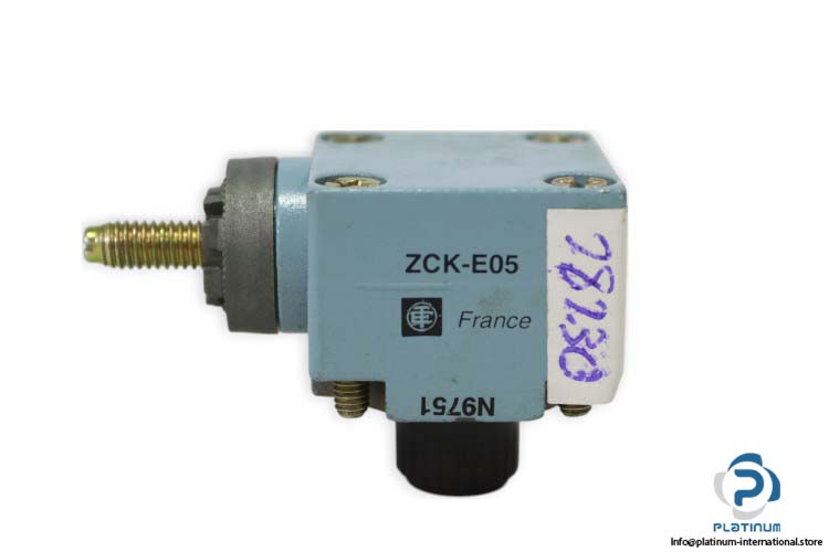 telemecanique-ZCK-E05-limit-switch-head-(used)-2