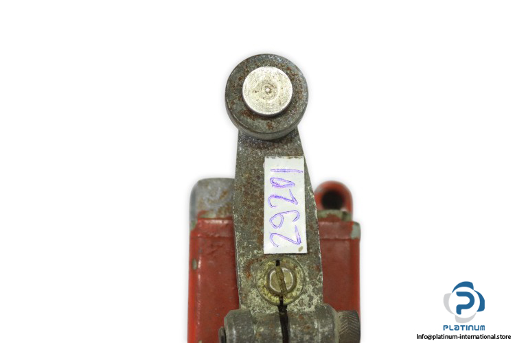 square-D-AW12-B1-limit-switch-used-1