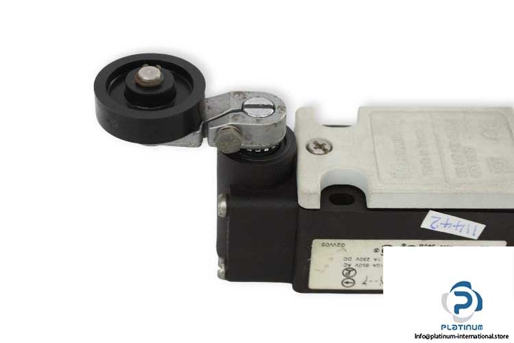 moeller-AT4_11-1_I_R316-position-switch-(Used)-1