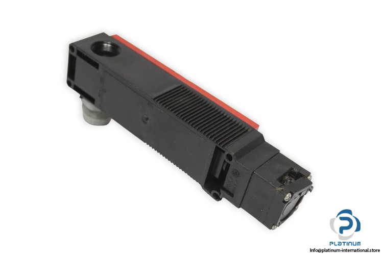 euchner-tp3-4121ao24sr11-safety-switch(used)-4