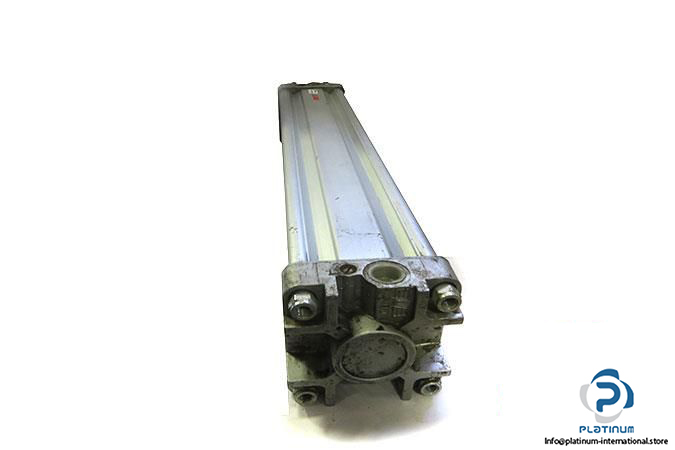 univer-k2001000500m-pneumatic-actuator3_675x450
