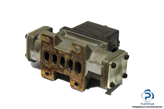 herion-26-517-double-solenoid-valve-with-base-1