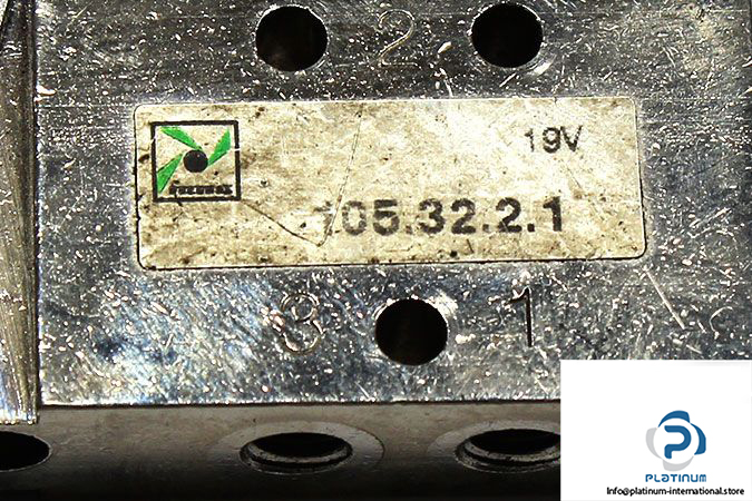 pneumax-105-32-2-1-roller-lever-valve-2