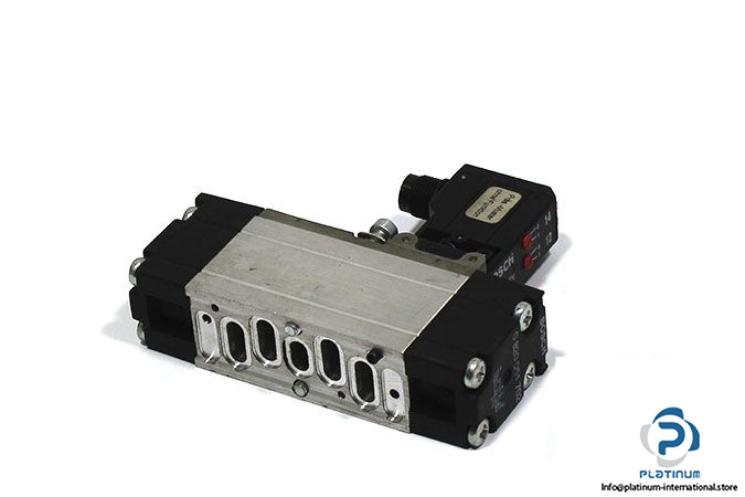 bosch-0-820-051-702-double-solenoid-valve-1