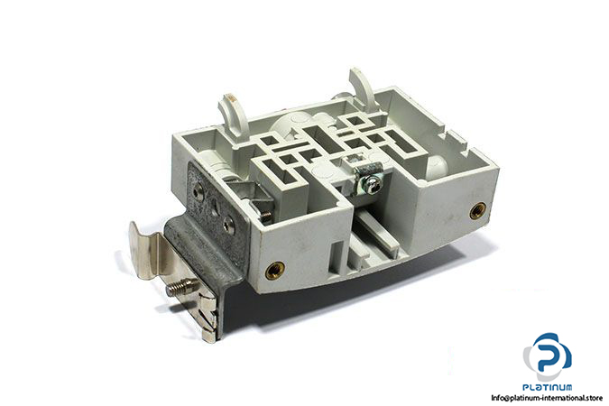 vm100804933-end-plate-1