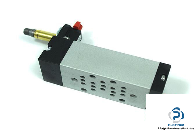 camozzi-951-000-p15-23il-single-solenoid-valve3_675x450