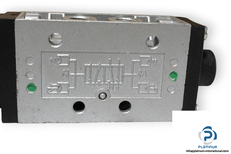 univer-ac-7500-air-solenoid-valve-with-coil-3