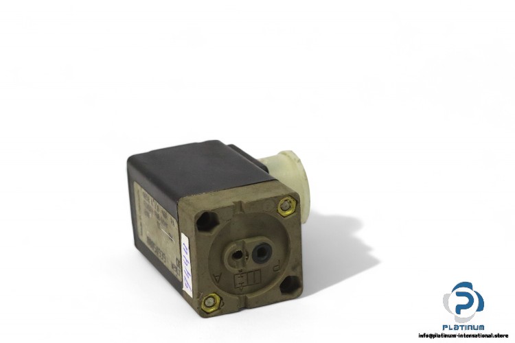 burkert-0212-A-3.0-NBR-PA-direct-acting-plunger-valve-(Used)-1