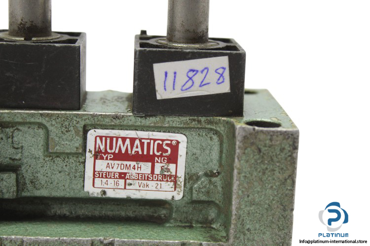 numatics-AV7DM4H-double-solenoid-valve-(used)-1