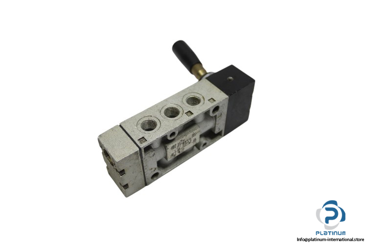 pi-42523C-pneumatic-manual-valve-(used)-1