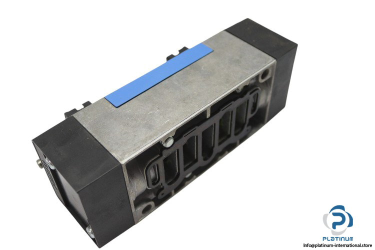 festo-151874-double-solenoid-valve-(new)-(carton)-1