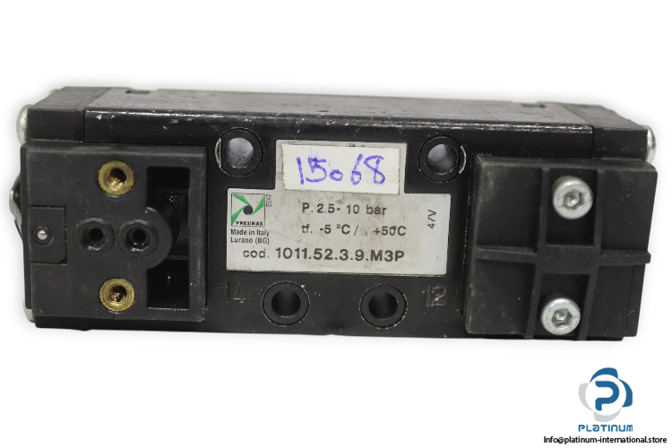 pneumax-1011.52.3.9.M3P-solenoid-valve-(used)-1