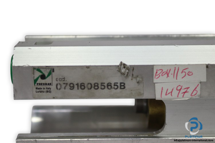 pneumax-0791608565B-pneumatic-cylinder-(used)-1