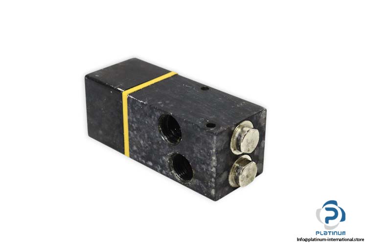 waircom-UKCA2_U-poppet-valve-used-1