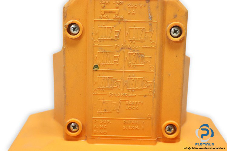 univer-AM-5001-pneumatic-foot-valve-(used)-3