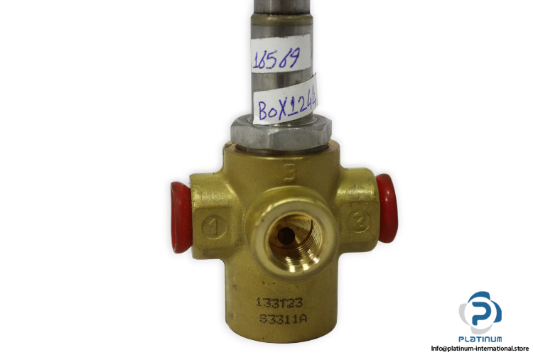 Lucfer-133123-solenoid-valve-without-coil(used)-1