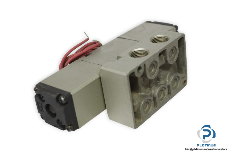 smc-V4220-double-solenoid-valve-with-coil-(used)-1