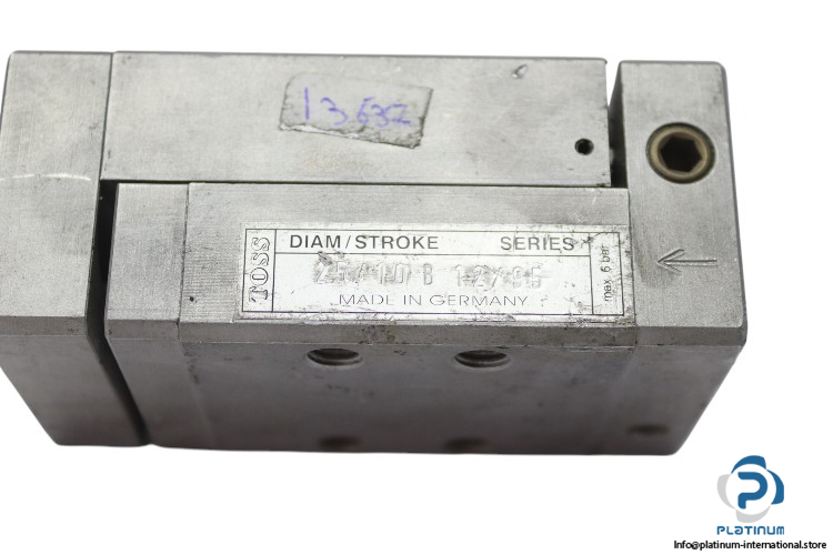 toss-25-10b-12-95-pneumatic-cylinder(used)-1
