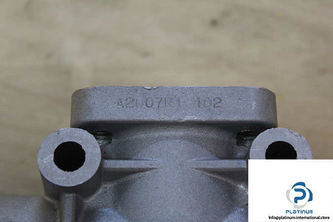 poggi-a2007r1-1d2-3-way-independent-shaft-right-angle-gearbox-2