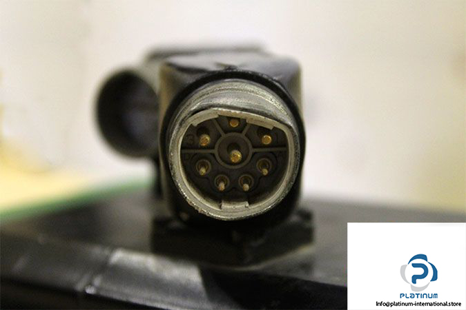 schneider-sh140_30200_0_0_00_00_00_10_00-servo-motor-2